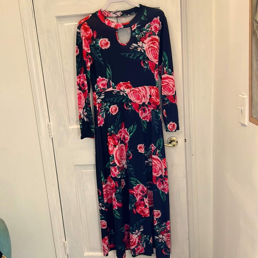Beautiful floral dress!